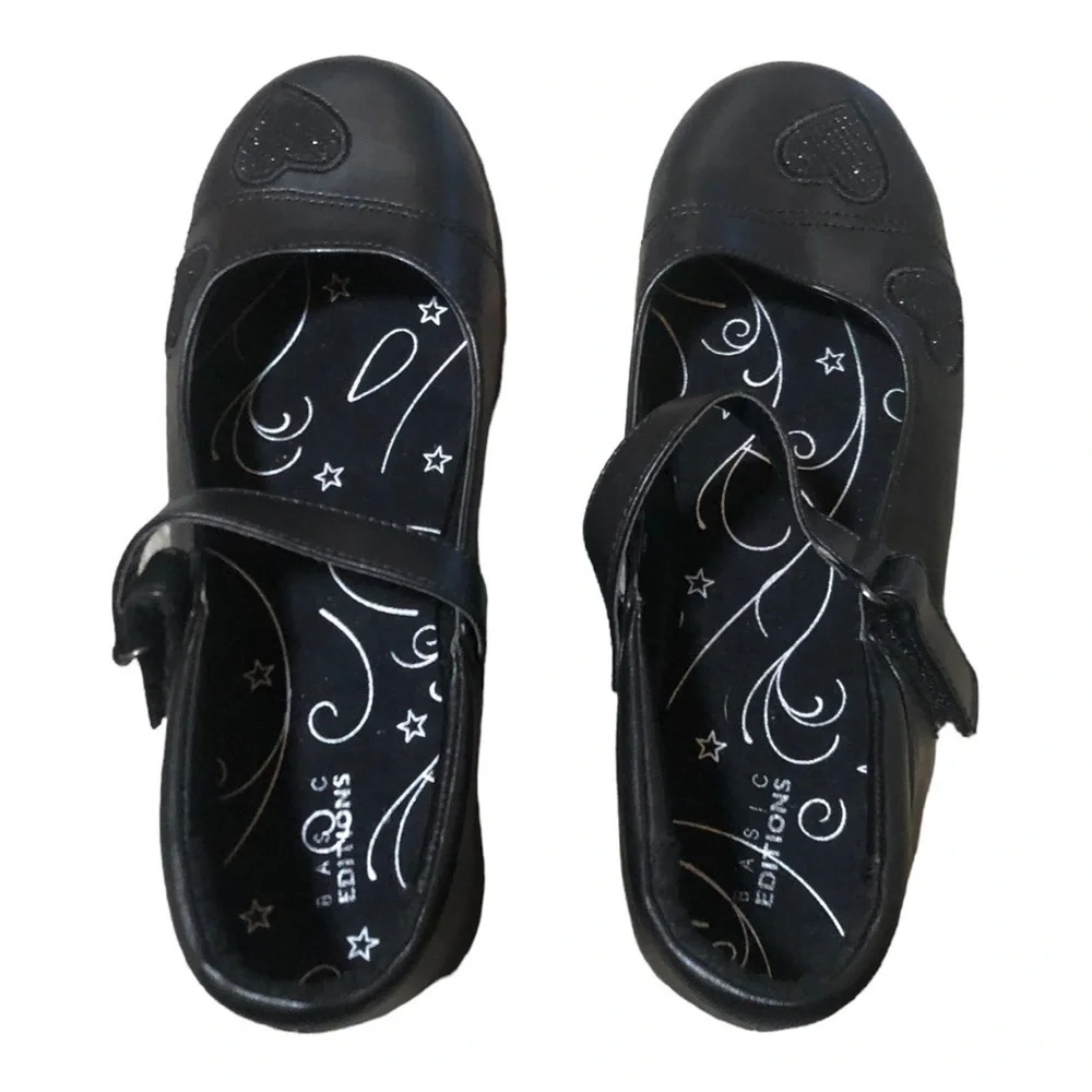 Beautiful Big Girl flat Black Size 4 in Excellent Used